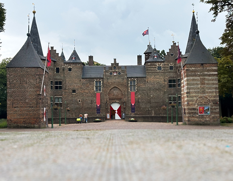 Foto van vooraanzicht Kasteel Helmond 